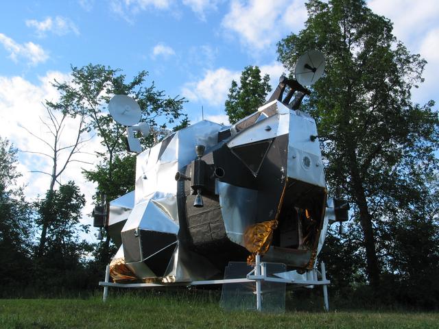 LEM, 2003-2007, 13'X11'X14', aluminum, steel, epoxy, wood, rubber, money
Exterior detail