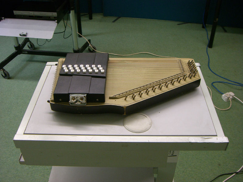 Autoharp used to accompany the recital of  