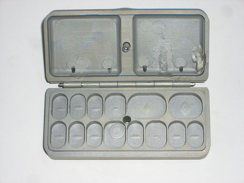 Art Application System (AAS)
2008, Aluminum, Stainless Steel
3 X 6 X .875